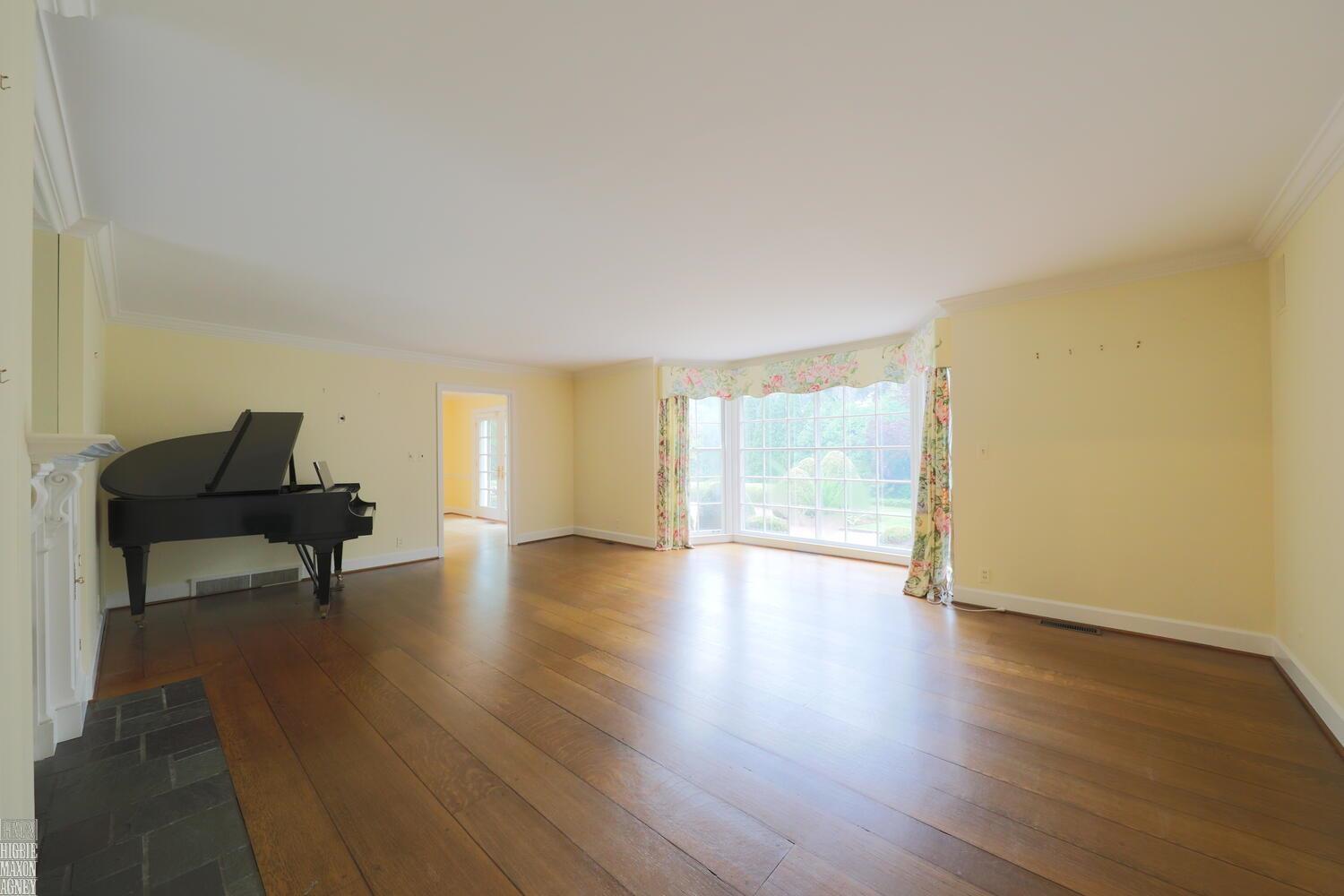 65 North Deeplands Road Grosse Pointe, MI 48236 - Photo 9 of 45 50146646-ea6307af-13a2-4606-a78b-d2ac2a3b6ba2.JPG