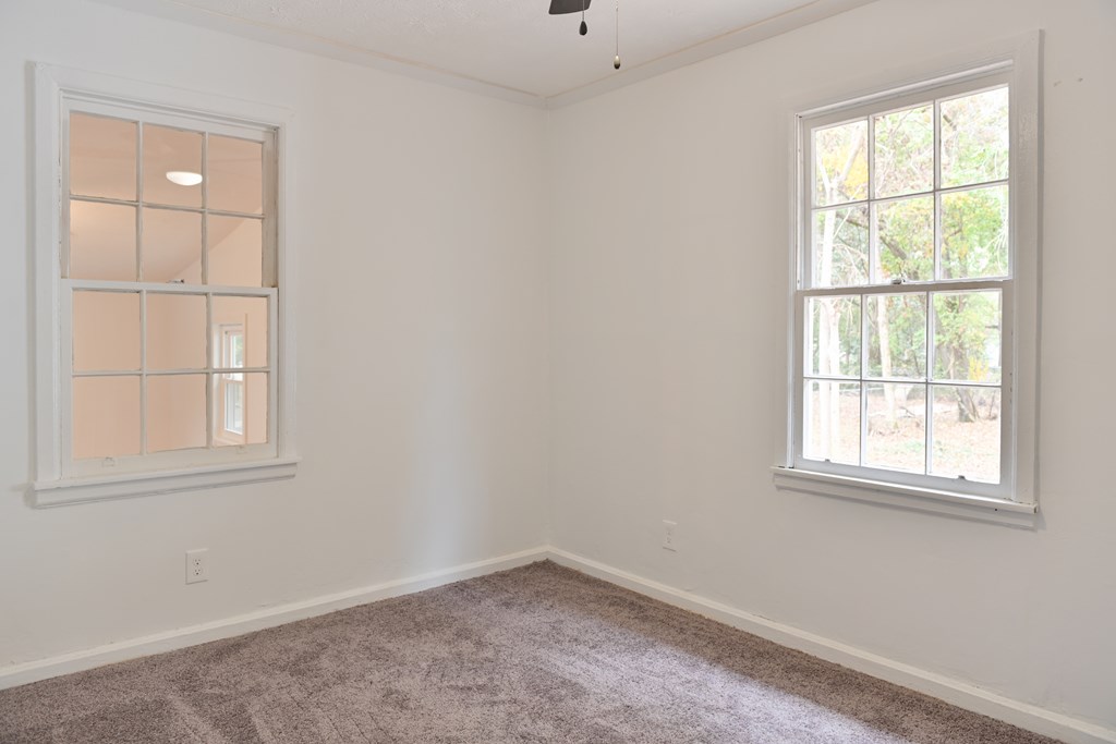 3946 Forestside Drive Columbus, GA 31907 - Photo 13 of 20 an empty room with a window