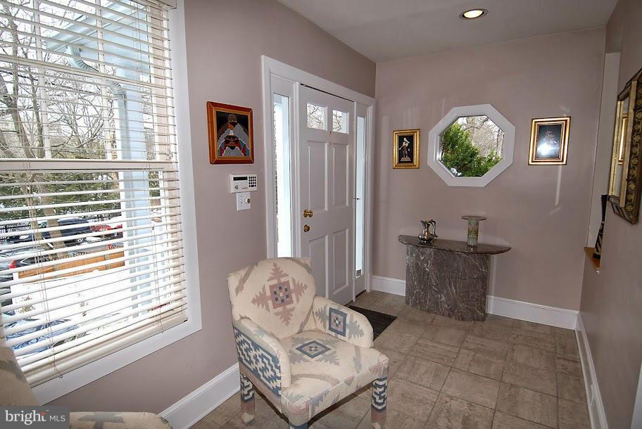 3615 Military Road Northwest Washington, DC 20015 - Photo 7 of 22 Interior (General)