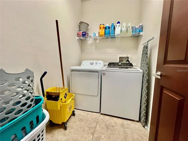 a close view of utility room with washer and dryer