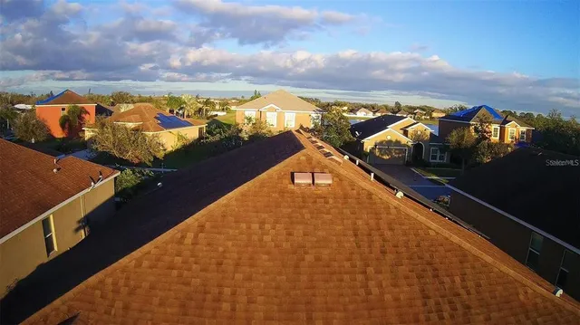 a view of a bird bath tub