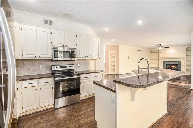 $610,000 | 11308 143rd Terrace, Overland Park, KS 66221