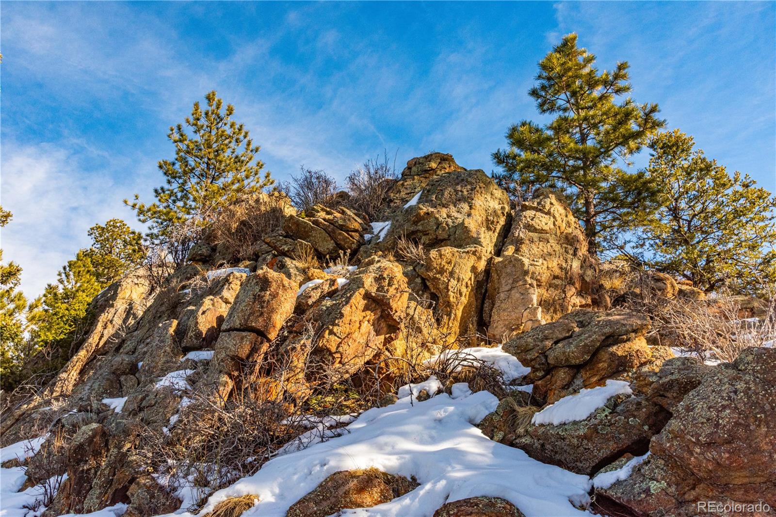 740 Dilley Road Westcliffe, CO 81252 - Photo 22 of 35 a backyard of a house with table and chairs