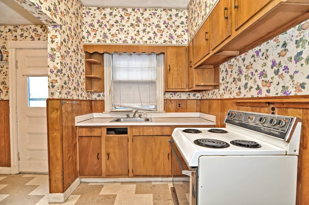 6 Concord Street Malden, MA 02148 - Photo 2 of 27