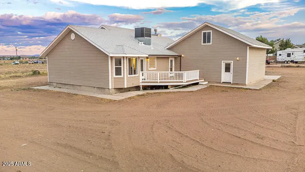 a view of a house with backyard
