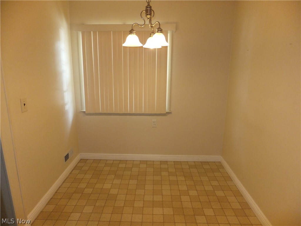 2720 Snow Road Cleveland, OH 44134 - Photo 7 of 20