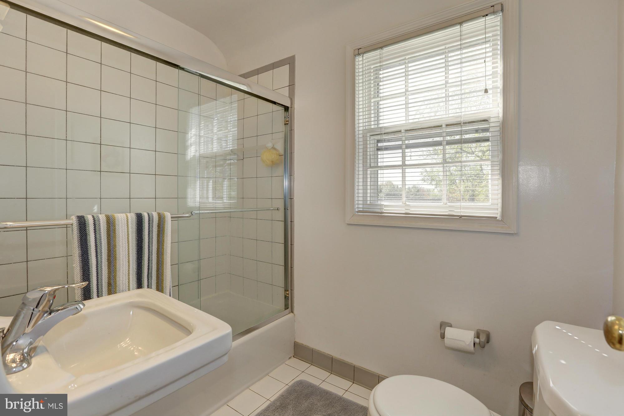1915 Brisbane Street Silver Spring, MD 20902 - Photo 19 of 30 Bath