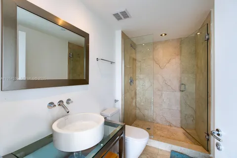 $5,500 | 6000 Indian Creek Drive, Unit 12B, Miami Beach, FL 33140