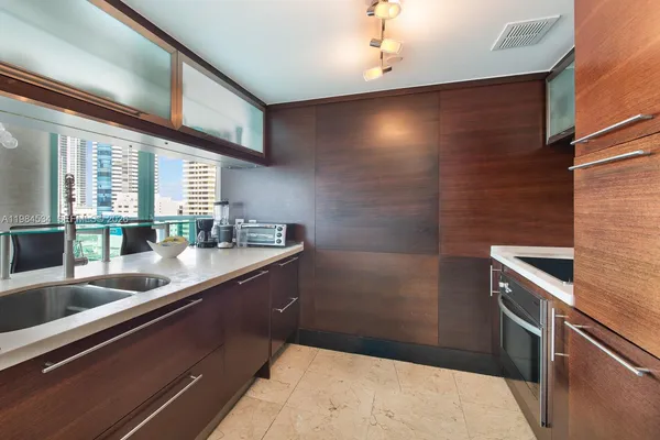 $6,500 | 6000 Indian Creek Drive, Unit 12B, Miami Beach, FL 33140