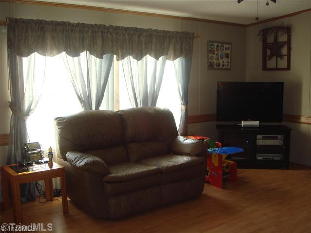 897 Pratt Road Ararat, NC 27007 - Photo 7 of 16 Den/Family/Great Room.