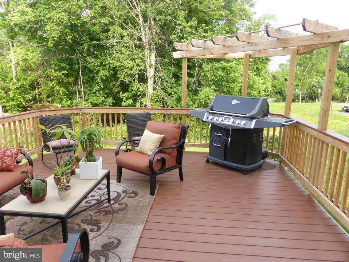 7561 Rio Grande Way Gainesville, VA 20155 - Photo 2 of 13 Deck