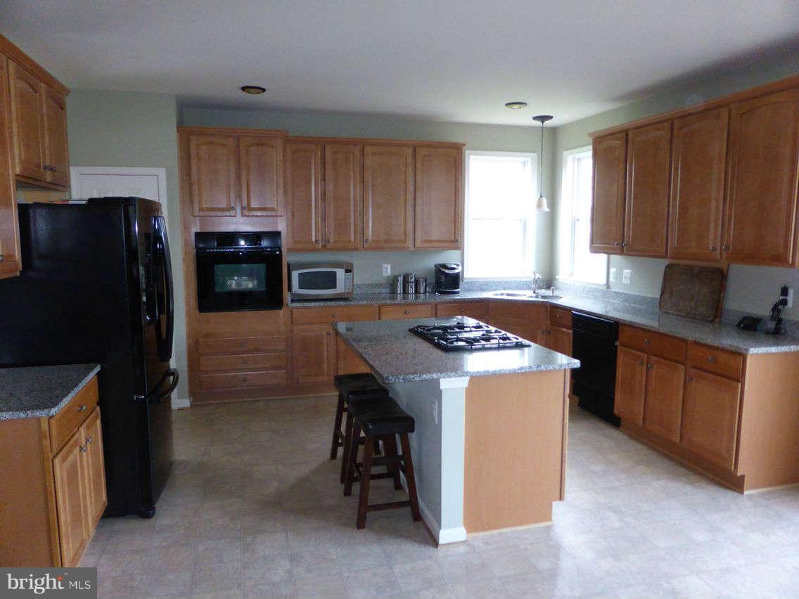 7561 Rio Grande Way Gainesville, VA 20155 - Photo 8 of 13 Kitchen