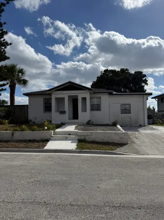 $2,180 | 917 West 7th Street, Riviera Beach, FL 33404