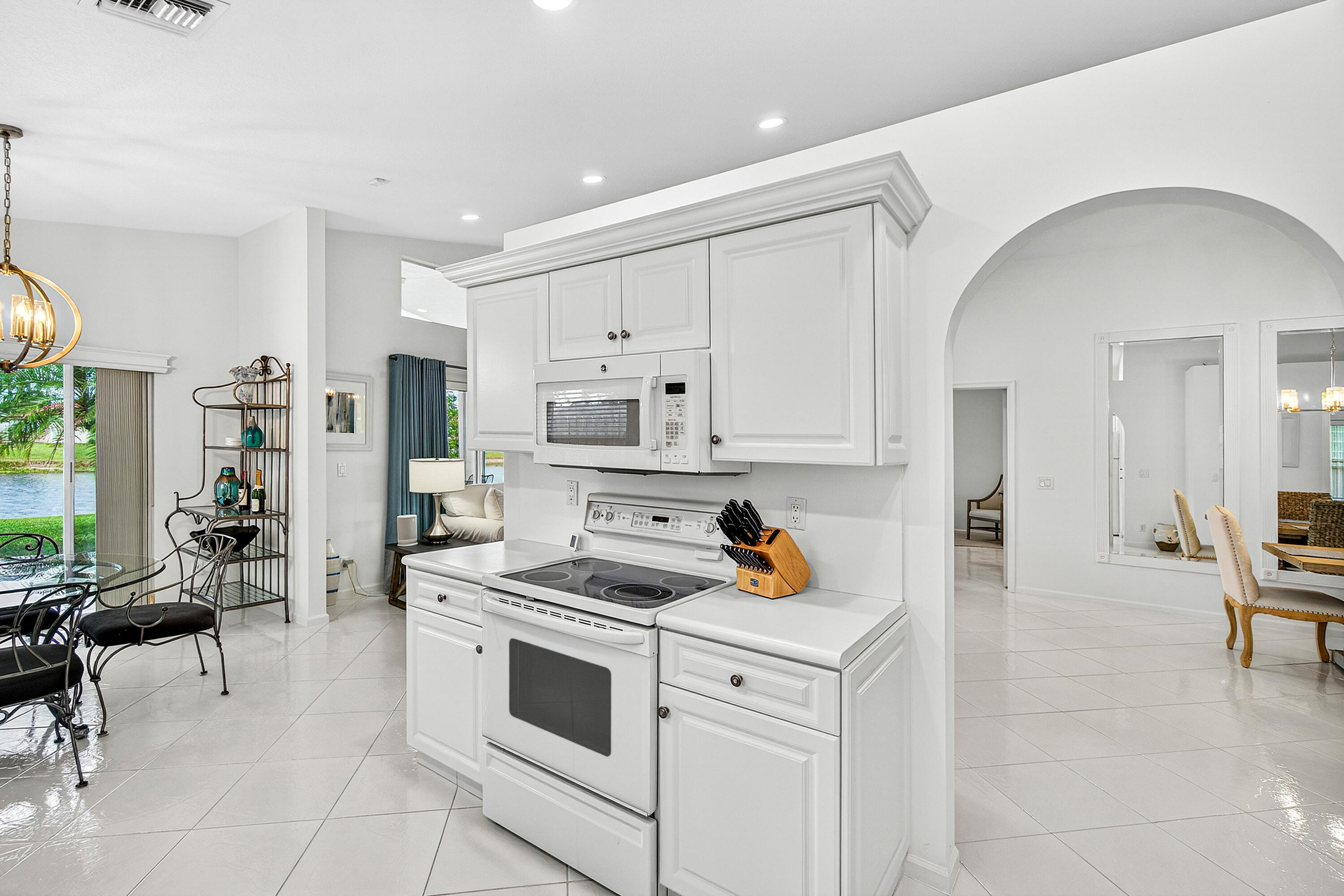 6594 Sun River Road Boynton Beach, FL 33437 - Photo 13 of 37 Kitchen