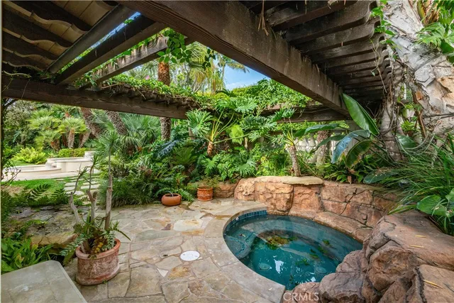 a view of a backyard with pathway