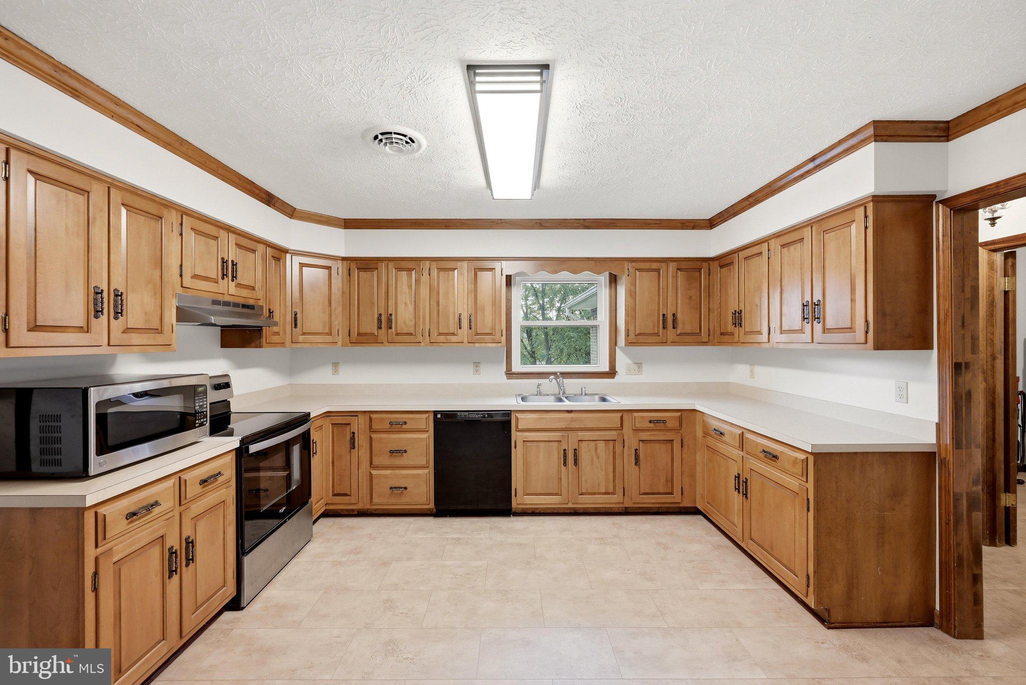 146 Stonebrook Road Winchester, VA 22602 - Photo 20 of 90 Kitchen
