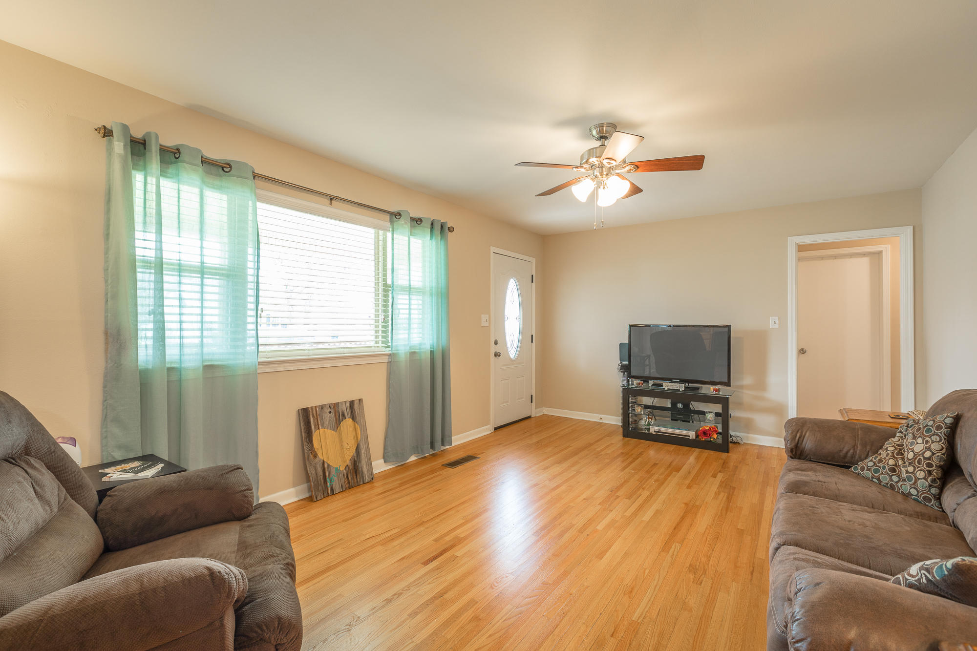 1611 Prater Road Chattanooga, TN 37412 - Photo 11 of 43 Living Room