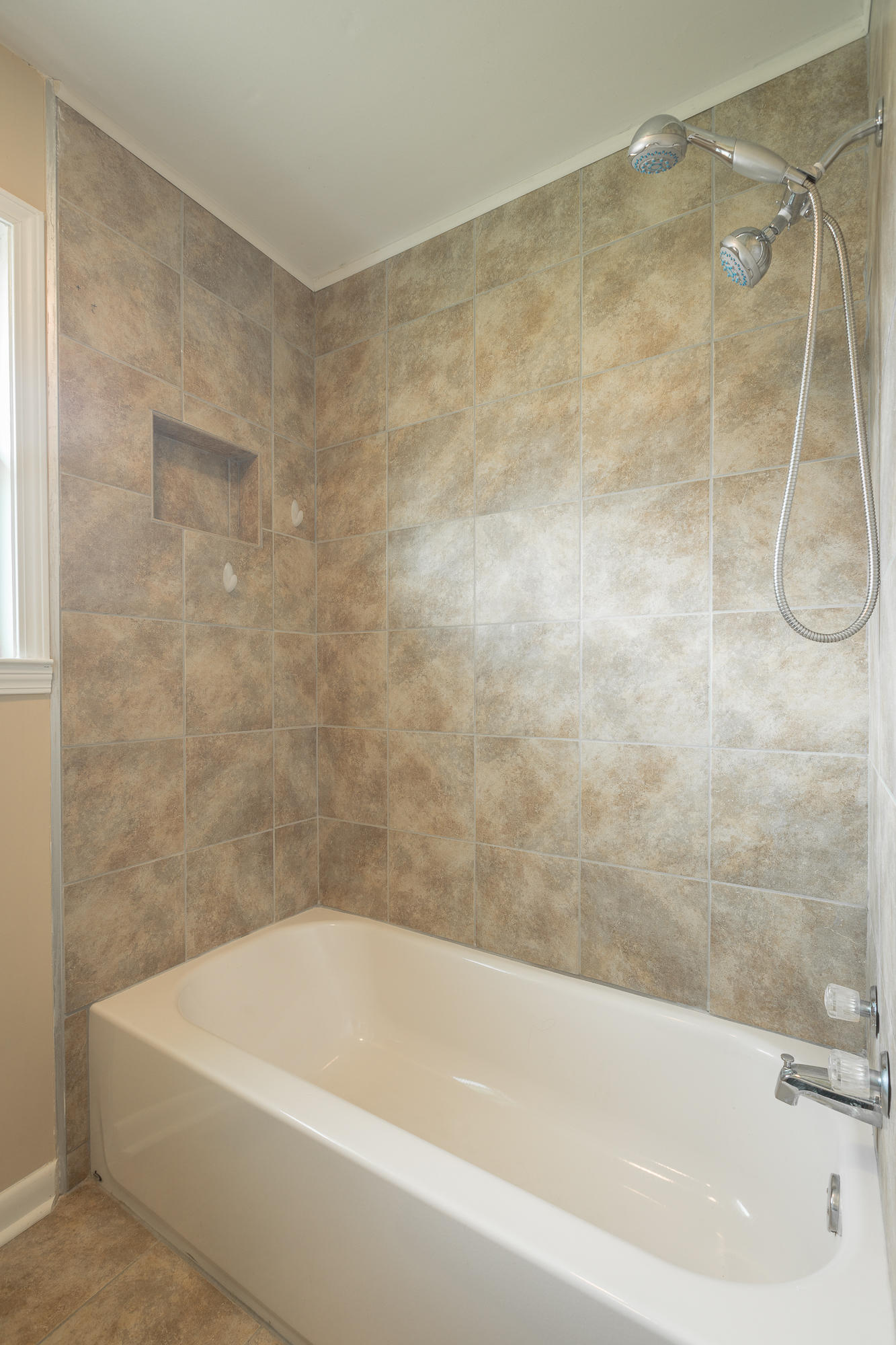 1611 Prater Road Chattanooga, TN 37412 - Photo 23 of 43 Tiled in Shower