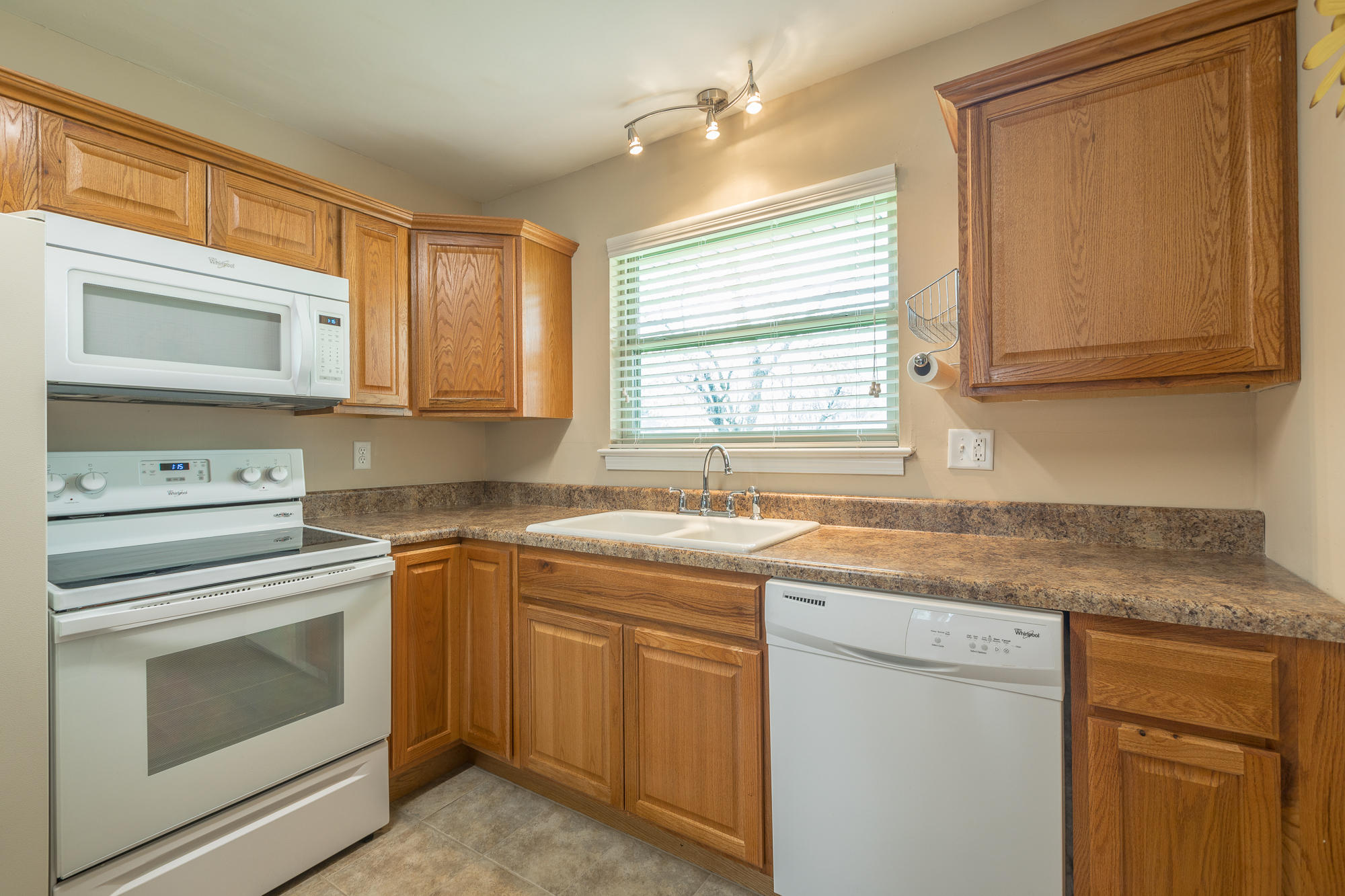 1611 Prater Road Chattanooga, TN 37412 - Photo 5 of 43 Kitchen