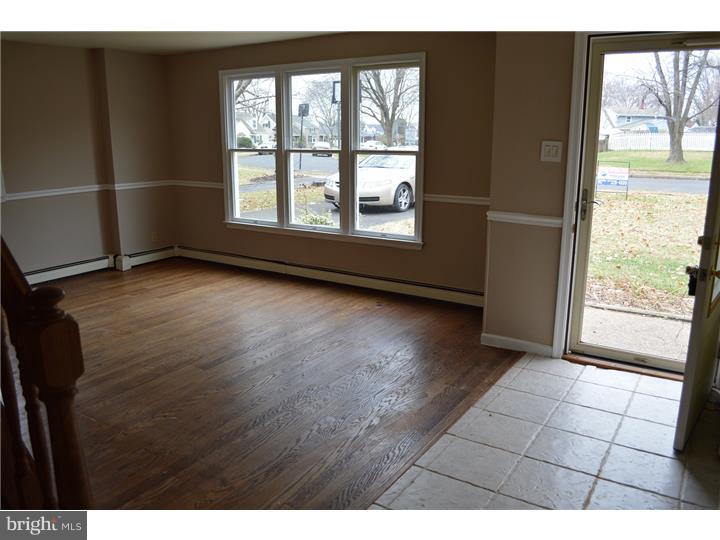 431 Tanner Road Hatboro, PA 19040 - Photo 4 of 14 Living Room