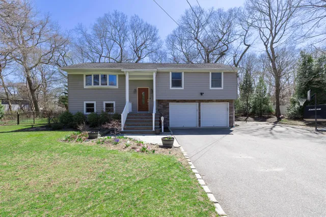 $835,000 | 24 Oak Street, St. James, NY 11780