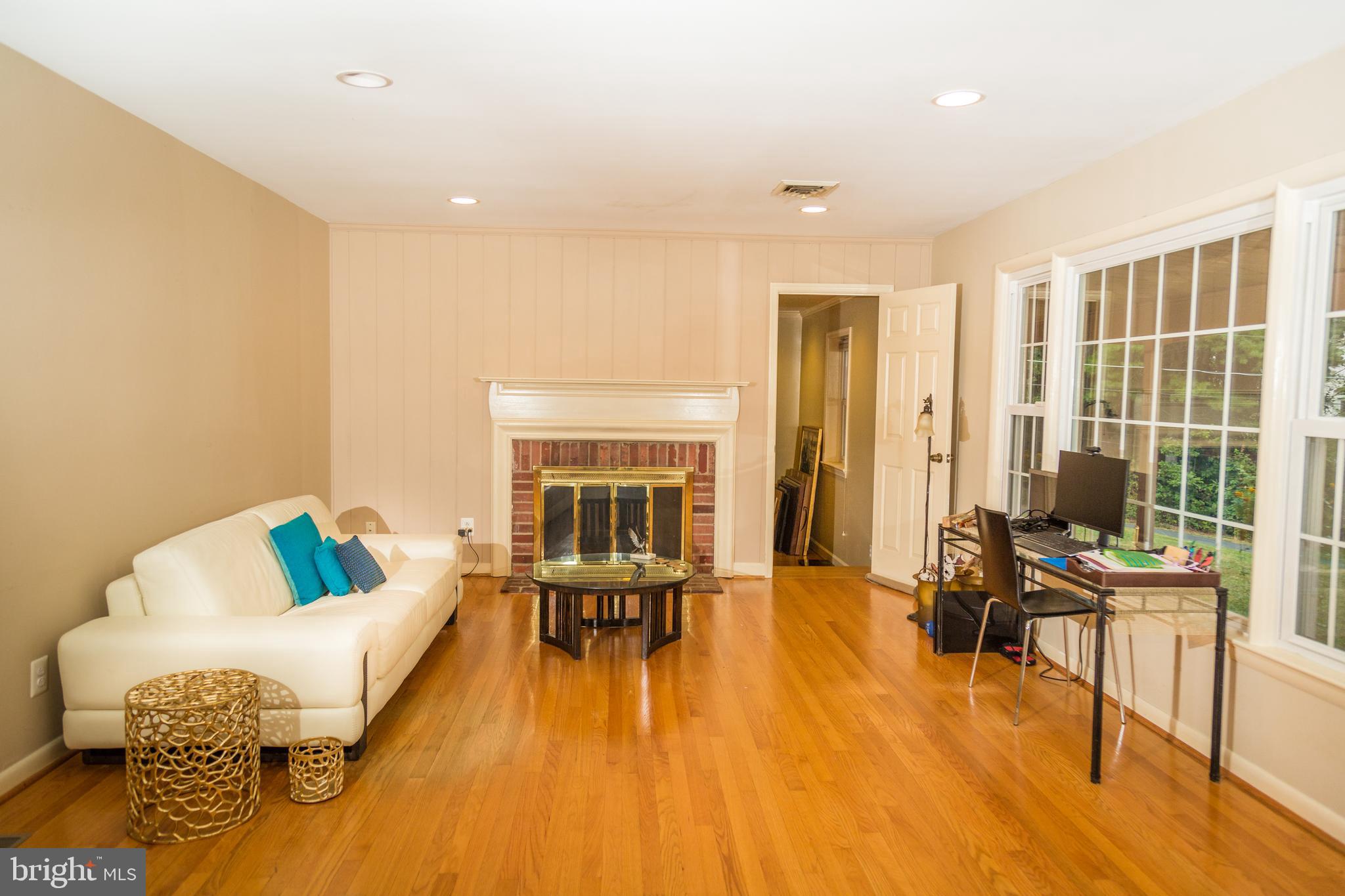 500 Springvale Road Great Falls, VA 22066 - Photo 37 of 52 Living Room