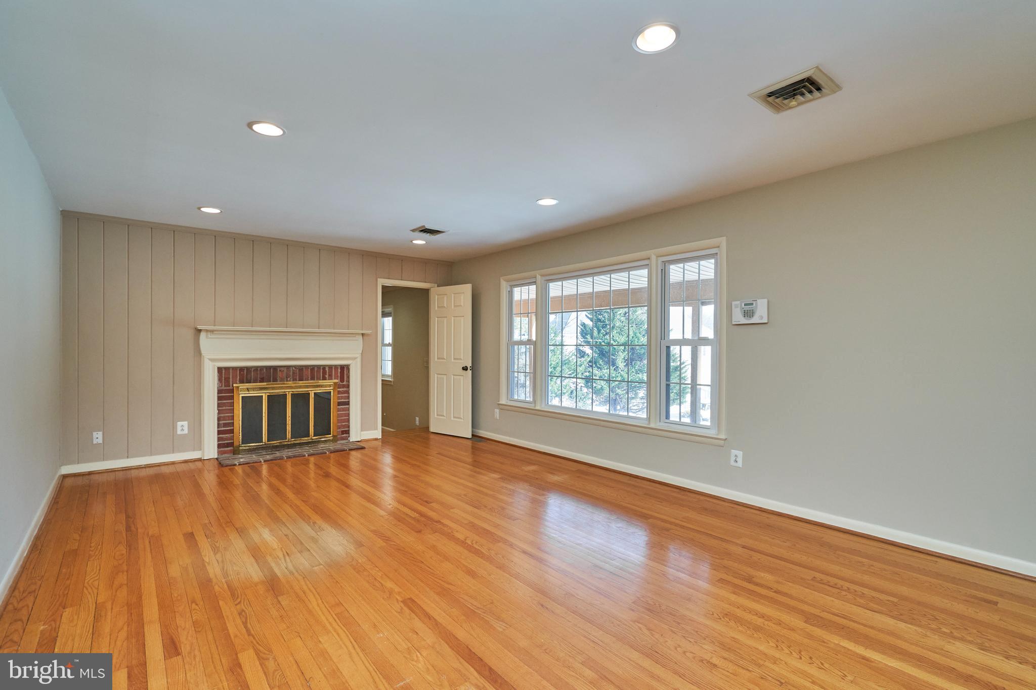 500 Springvale Road Great Falls, VA 22066 - Photo 4 of 52