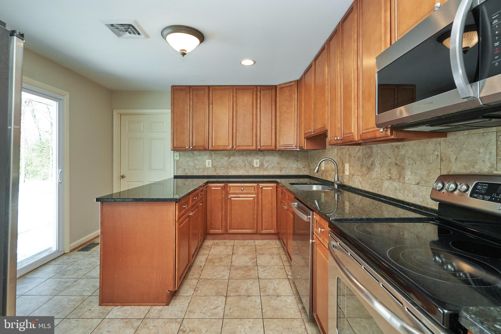 500 Springvale Road Great Falls, VA 22066 - Photo 8 of 52