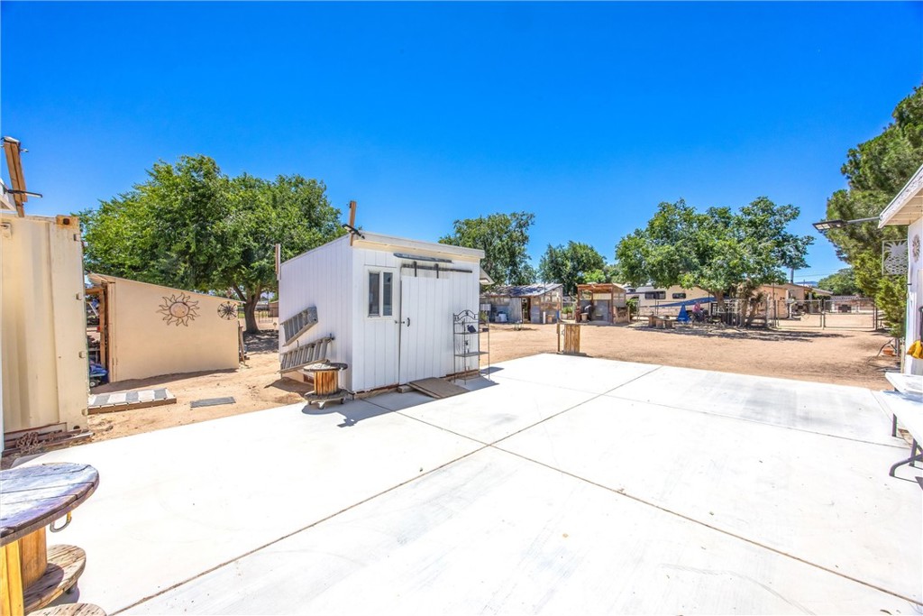 15212 El Centro Road Hesperia, CA 92345 - Photo 55 of 75 22' X 34' Concrete in front of garage