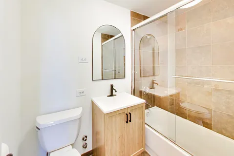 $285,000 | 1355 North Sandburg Terrace, Unit 2904, Chicago, IL 60610