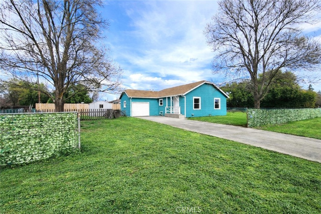 633 East Walnut Street Willows, CA 95988 - Photo 8 of 21 a front view of a house with a yard and garage