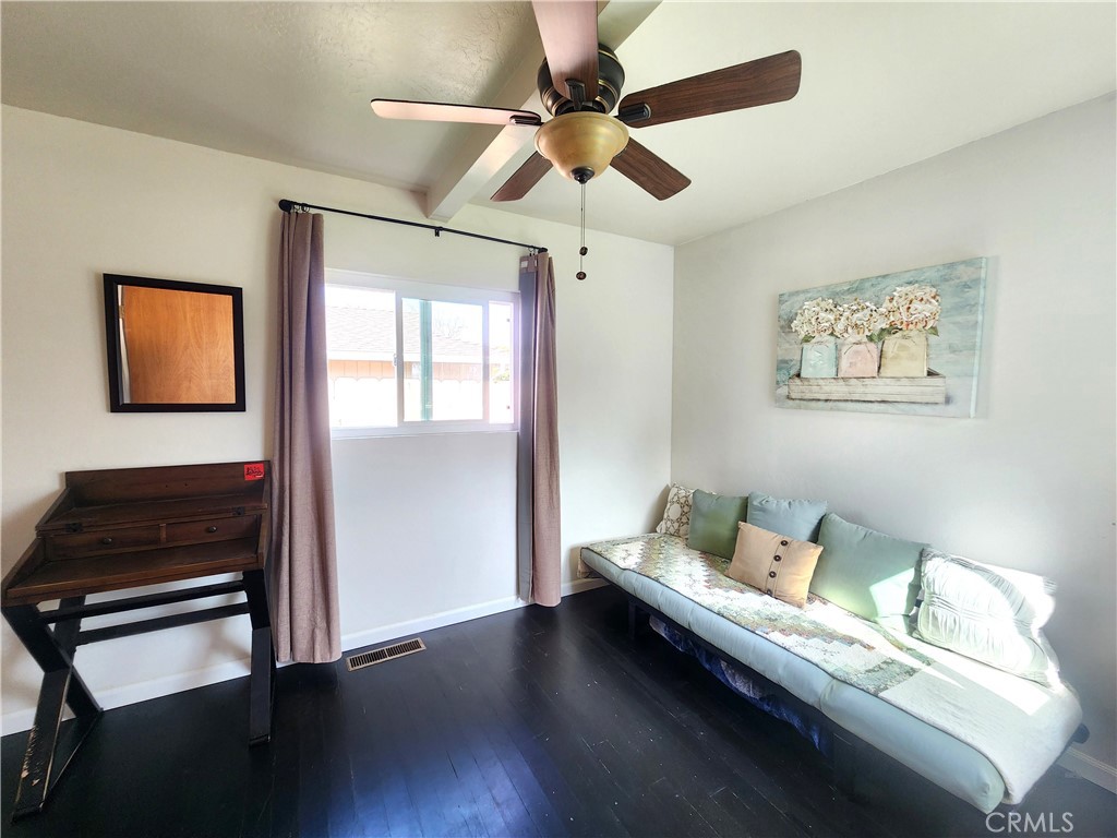 633 East Walnut Street Willows, CA 95988 - Photo 10 of 21 a living room with furniture and a window