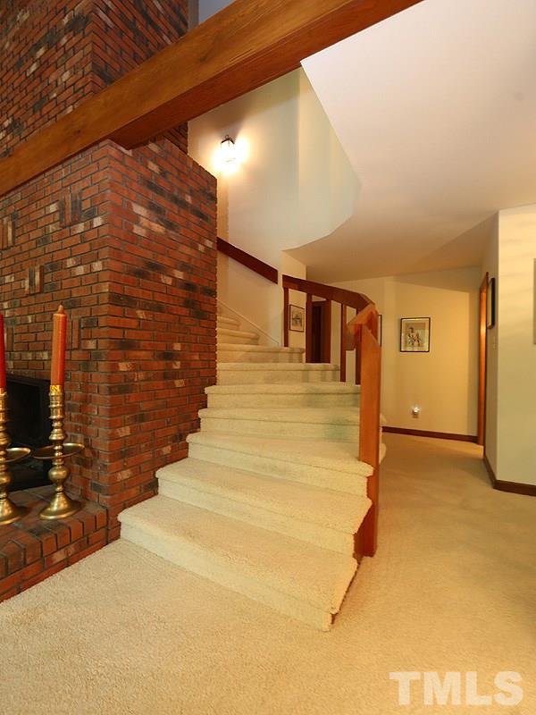 8600 Valley Brook Drive Raleigh, NC 27613 - Photo 7 of 25 a view of entryway