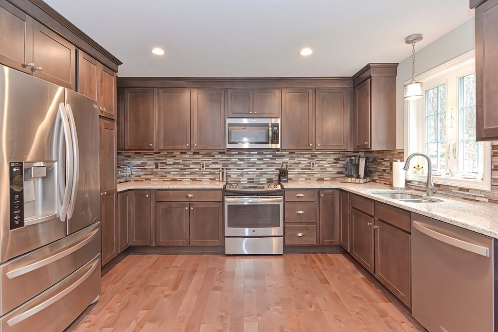 141 Moon Hill Road Northbridge, MA 01534 - Photo 7 of 36