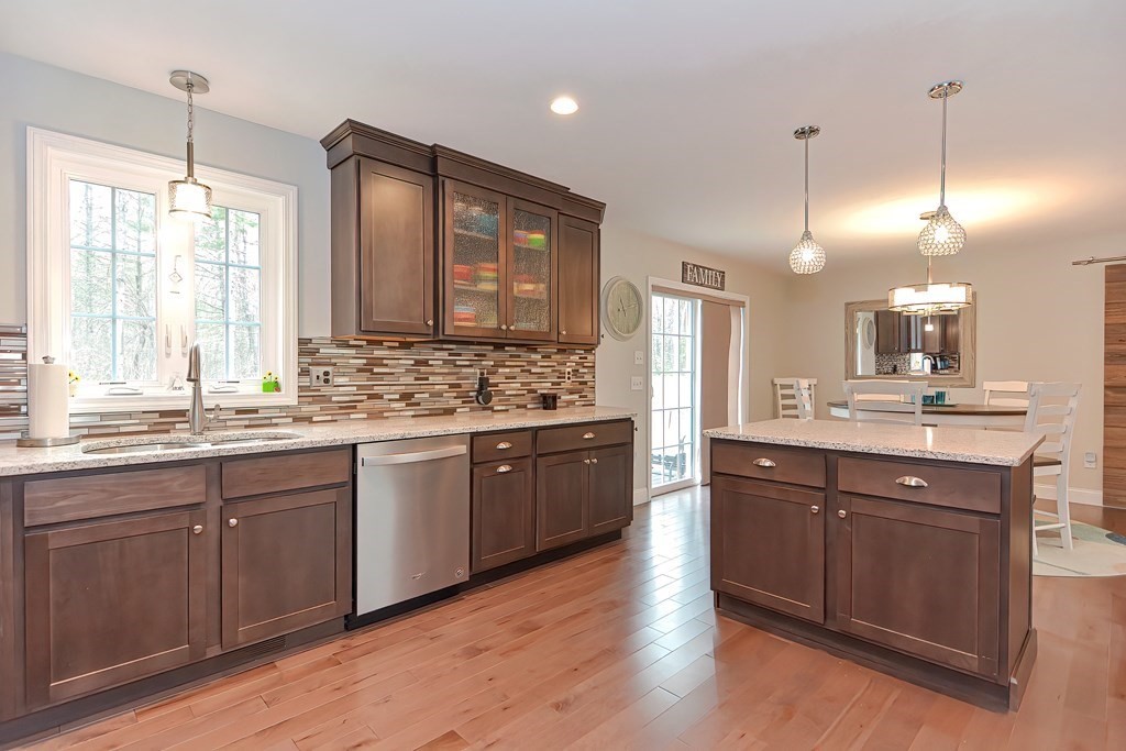 141 Moon Hill Road Northbridge, MA 01534 - Photo 8 of 36