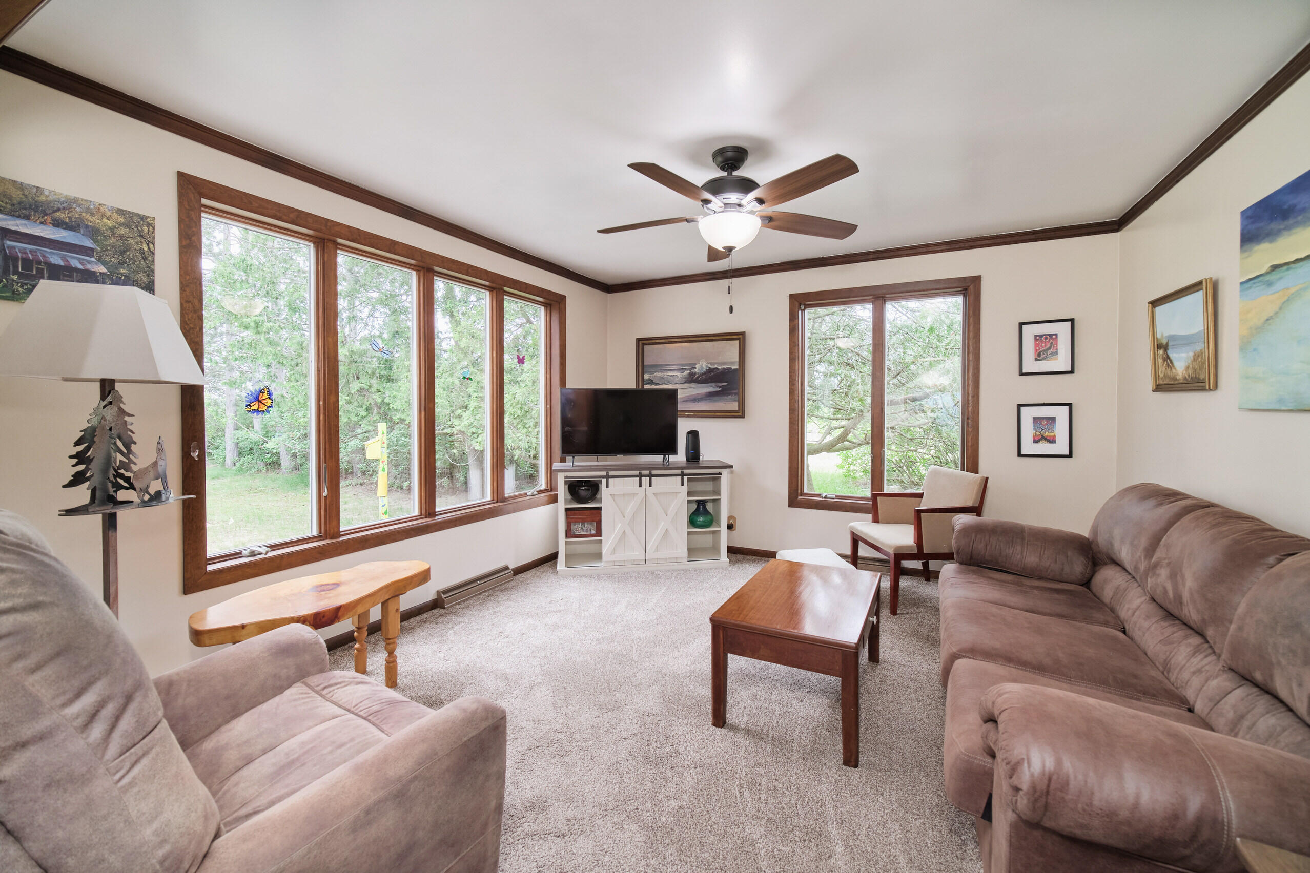 3750 River Road Manistee, MI 49660 - Photo 11 of 60 Living room with ceiling fan
