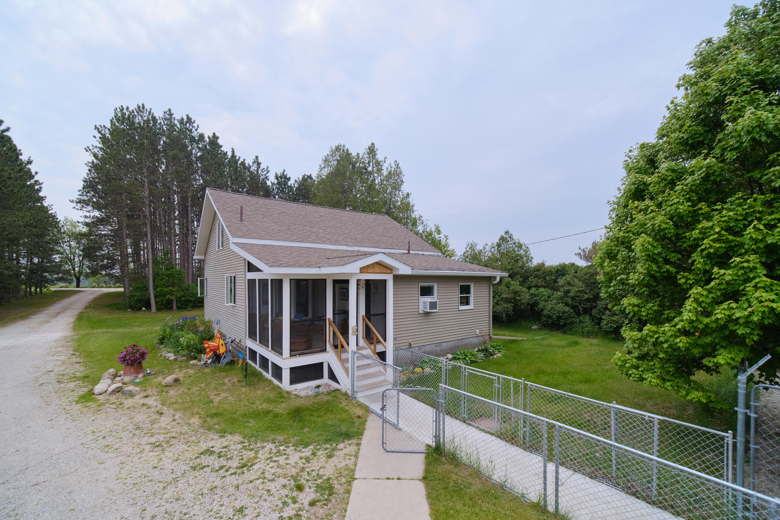3750 River Road Manistee, MI 49660 - Photo 3 of 60 Newer cedar 3 season room in back