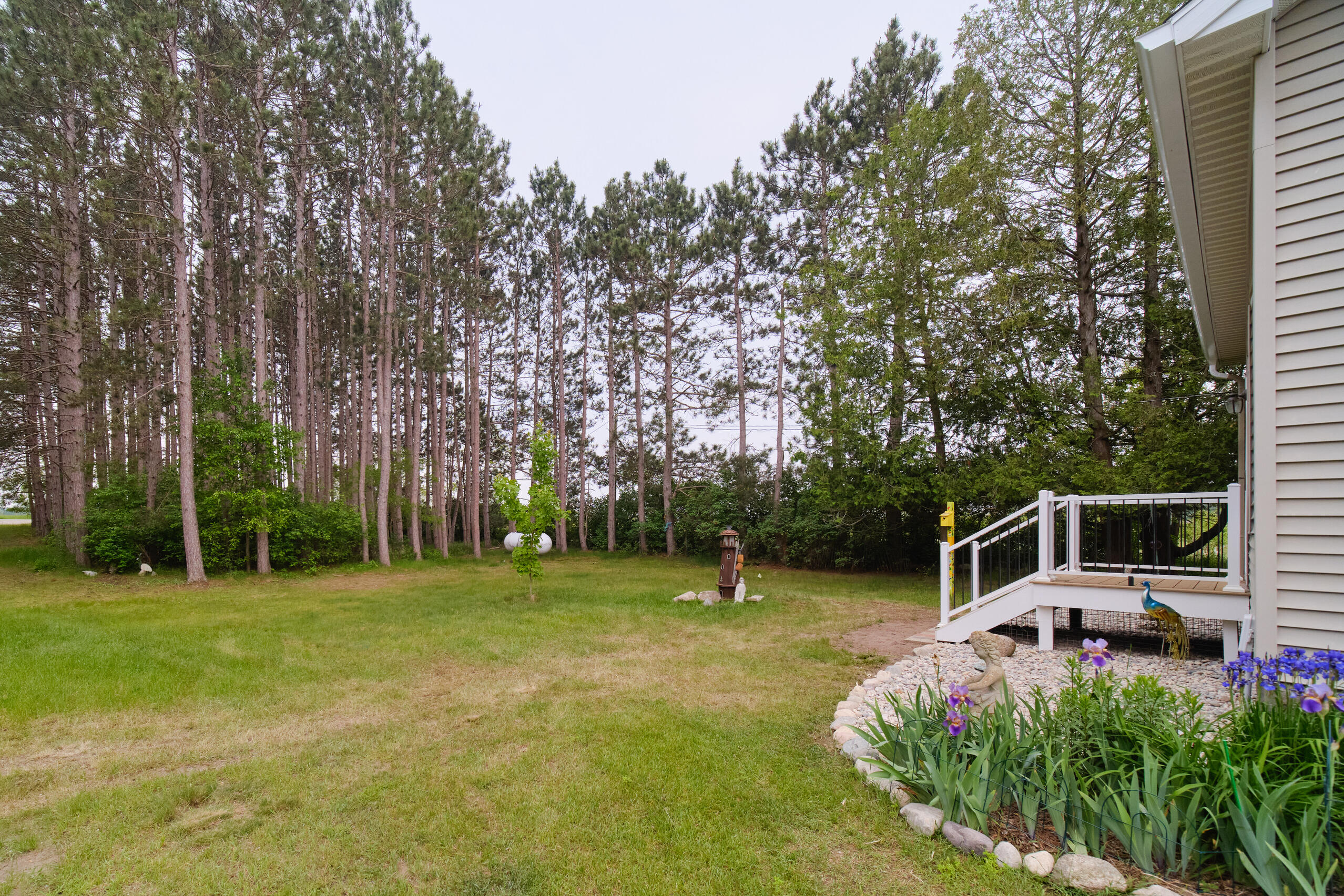 3750 River Road Manistee, MI 49660 - Photo 51 of 60 Side garden area