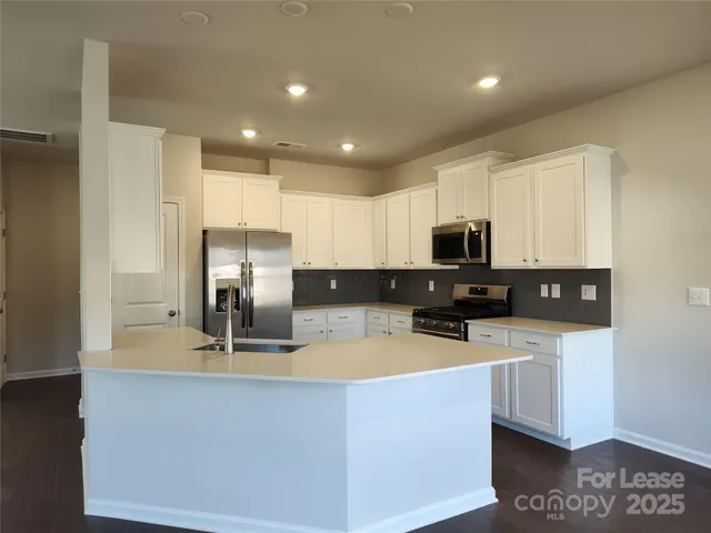 $2,400 | 19002 Direwolf Cove, Charlotte, NC 28278