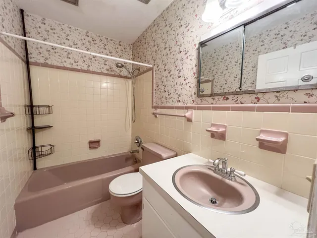 $1,750 | 5325 Lakewood Drive, Milton, FL 32570