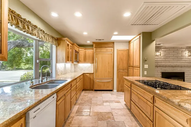 $450,000 | 411 West Vartikian Avenue, Fresno, CA 93704