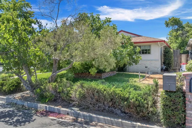 $450,000 | 411 West Vartikian Avenue, Fresno, CA 93704