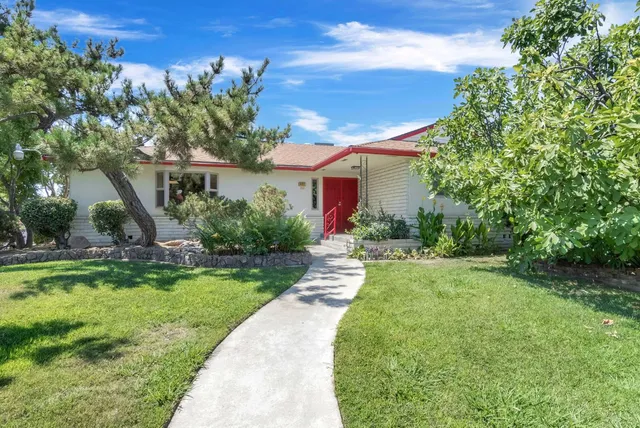 $450,000 | 411 West Vartikian Avenue, Fresno, CA 93704