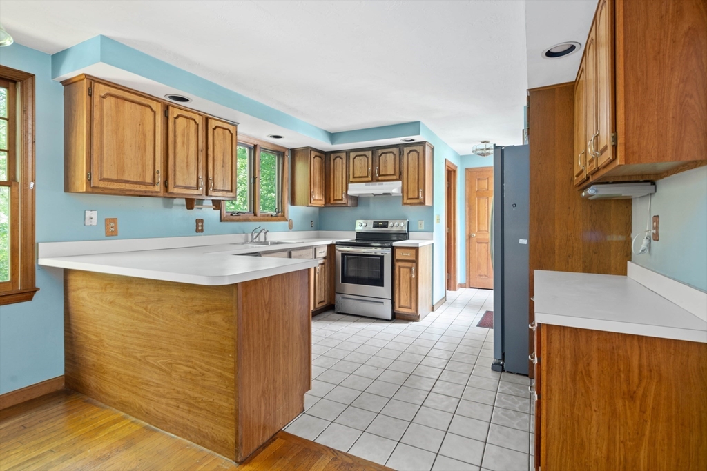 87 Country Way Scituate, MA 02066 - Photo 5 of 27 Gallery Image 5