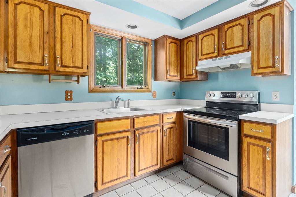87 Country Way Scituate, MA 02066 - Photo 6 of 27 Gallery Image 6