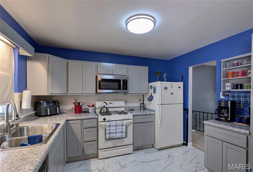 2549 Plymouth Drive High Ridge, MO 63049 - Photo 2 of 23