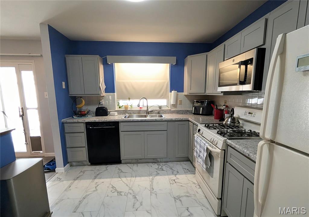 2549 Plymouth Drive High Ridge, MO 63049 - Photo 3 of 23