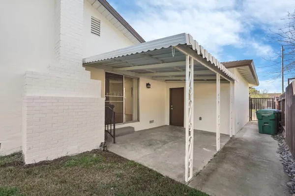 a view of a house with porch