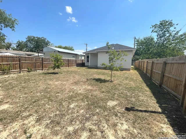 $1,695 | 2115 Southwest 19th Street, San Antonio, TX 78207
