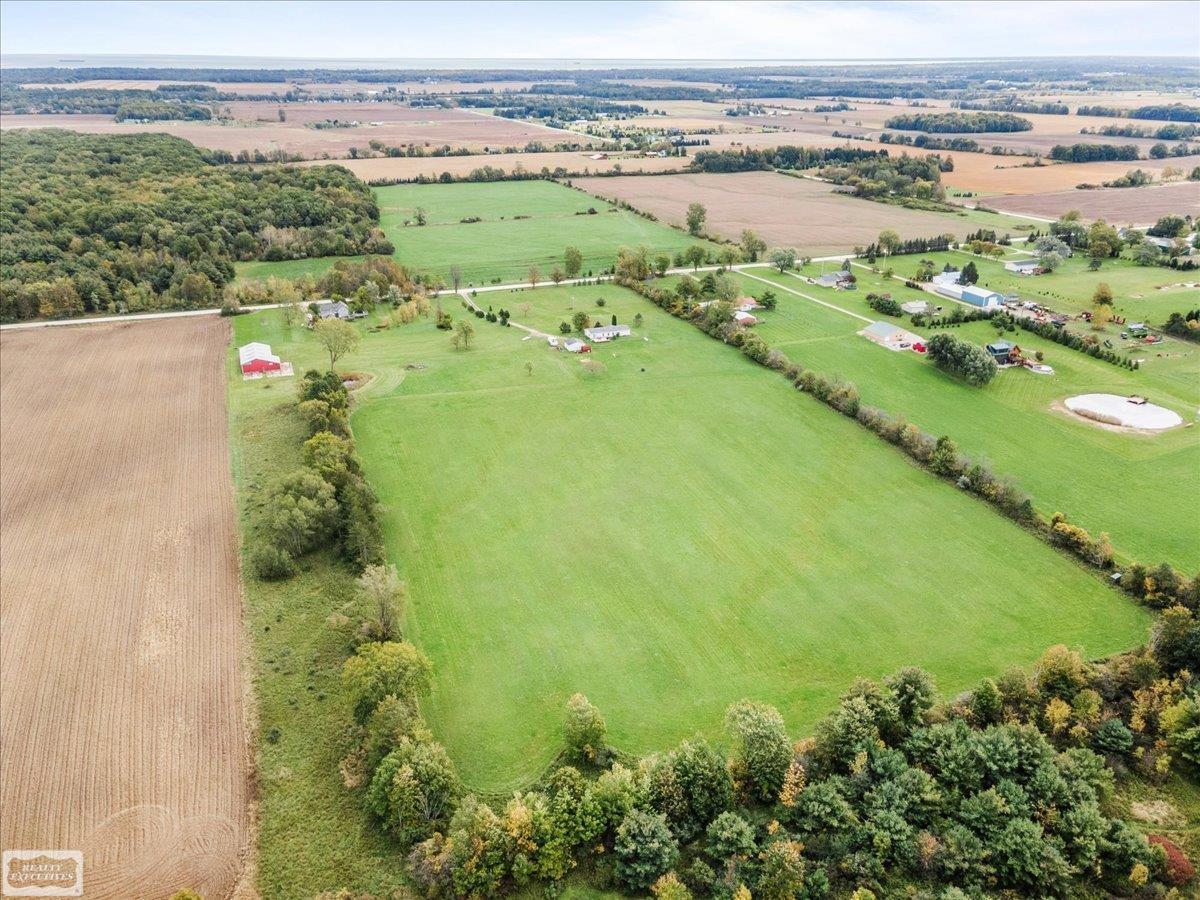 8143 Gibbons Road Jeddo, MI 48032 - Photo 6 of 50 50124636-6.JPG